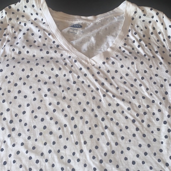 ⚡️⚡️5/$20 💜Old Navy White w/ Blue polka dot Cotton💜 - Picture 4 of 6